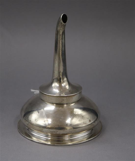 An early 19th century French silver wine funnel, complete with muslin, 13.5cm.